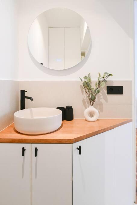 We Parisian The Marais Cozy Appartement